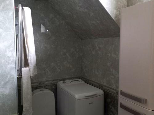дом по адресу провулок Набережний