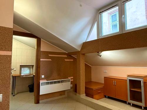 комерційна за адресою Гетьмана Петра Дорошенка вул. (), 73