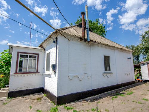 дом по адресу с. Жуки, Центральна