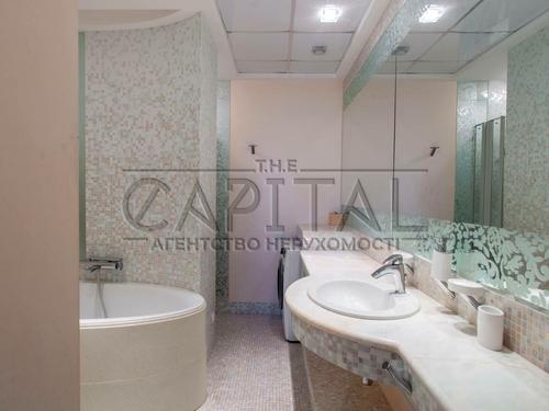квартира за адресою Шота Руставелі вул., 44