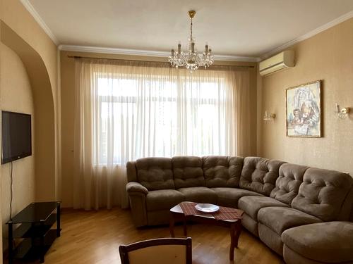 квартира за адресою Лабораторна вул., 8
