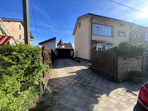 дом по адресу пгт. Рудно, Космонавтів, 21