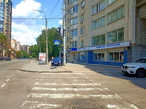 комерційна за адресою Свободи вул., 19