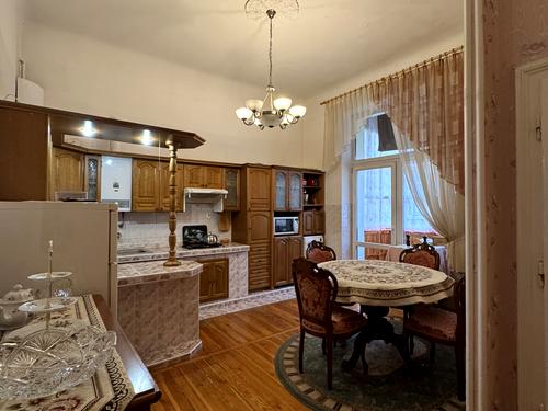 квартира за адресою Митрополита Андрея вул., 4