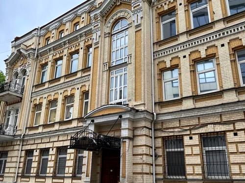 комерційна за адресою Михайлівська вул., 12-Б