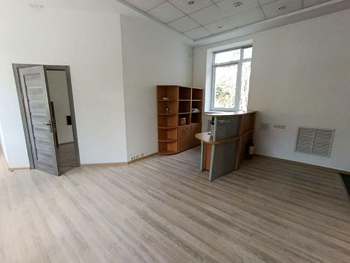 комерційна за адресою Інститутська вул., 28