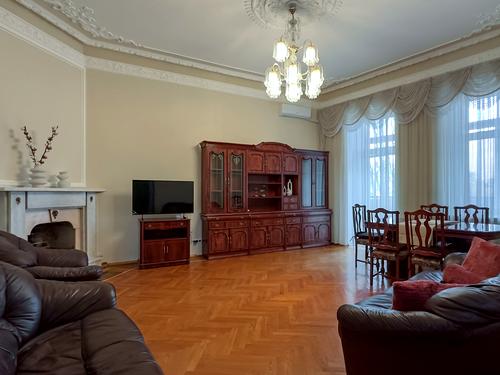 квартира за адресою Івана Драча вул., 6