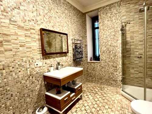 будинок за адресою Центральна вул., 5