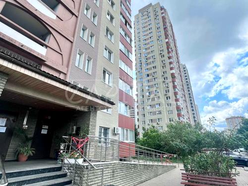 квартира за адресою Анни Ахматової вул., 24