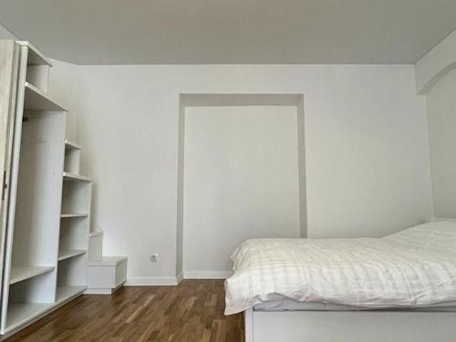 квартира за адресою пл. Міцкевича, 8