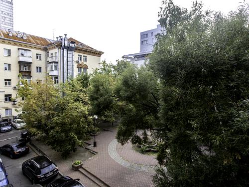 комерційна за адресою Рогнідинська вул., 3