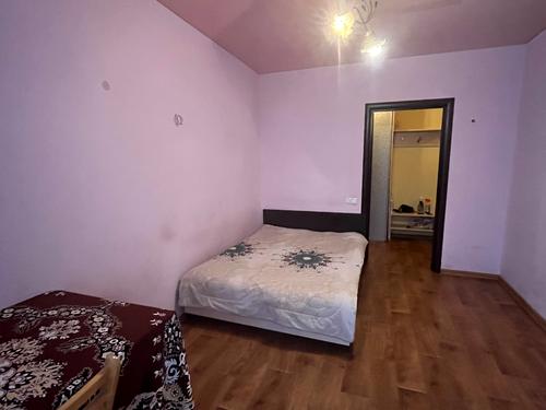 квартира за адресою Хотинська вул., 12