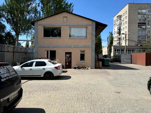 комерційна за адресою Універсальна вул., 6