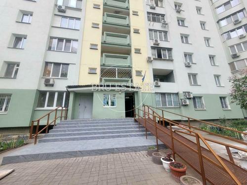 квартира за адресою Драгоманова вул., 8-Б