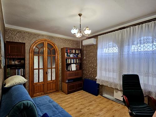 будинок за адресою Закарпатська вул., 12