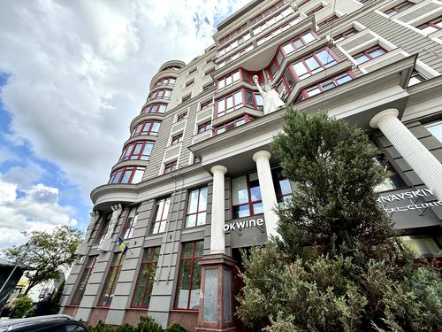 комерційна за адресою Степана Бандери вул., 21