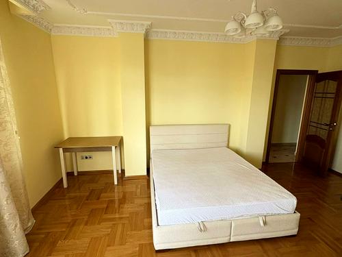 квартира за адресою Авраама Лінкольна вул. (), 6