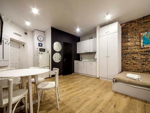 квартира за адресою Шота Руставелі вул., 18