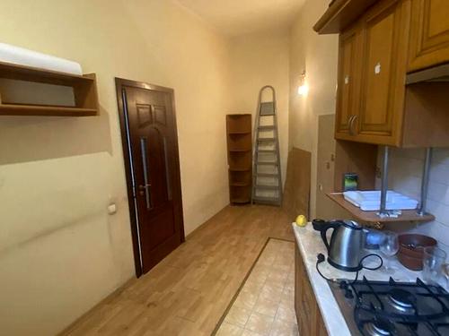 квартира за адресою Михайла Старицького вул., 4