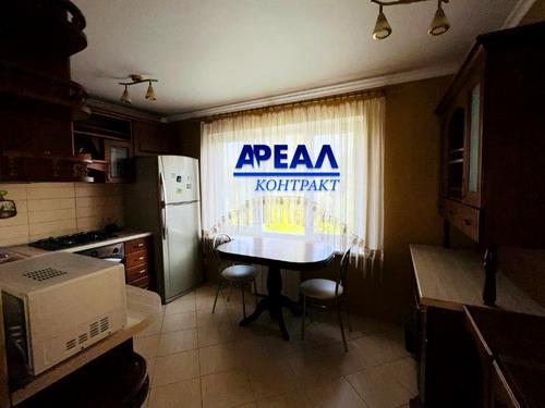 квартира по адресу Комарова ул., 27