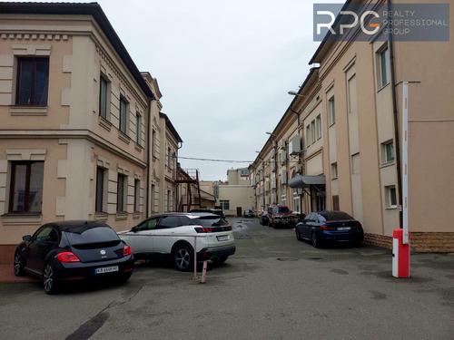 комерційна за адресою Хорива вул., 55Б