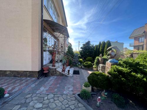 будинок за адресою Космонавтів, 21
