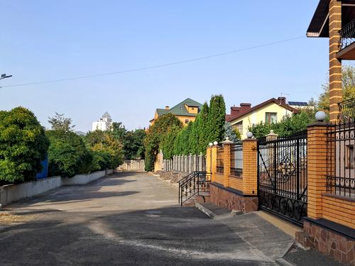 квартира за адресою Кучмин Яр пров. (Краснодонський), 4