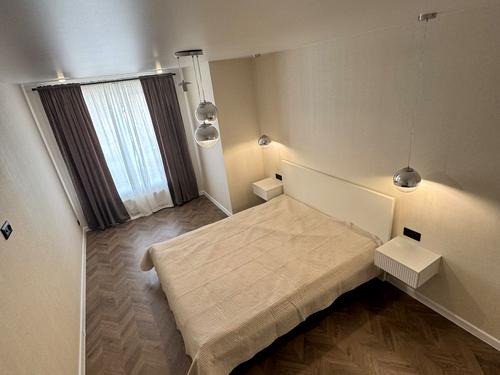 квартира за адресою Домбровського вул., 3б, к.14,15