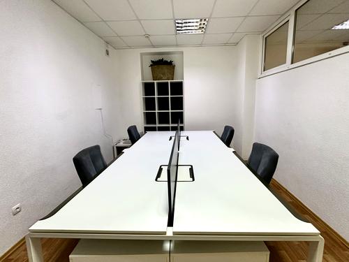 комерційна за адресою Володимира Івасюка просп. (Героїв Сталінграду), 4