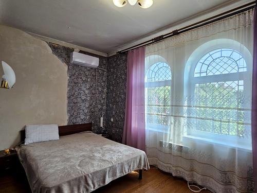 будинок за адресою Закарпатська вул., 12