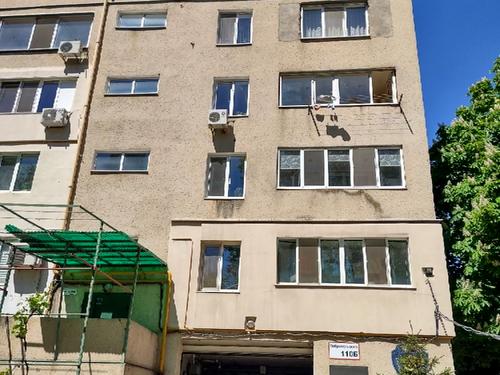 комерційна за адресою Князя Володимира Великого просп., 110Б