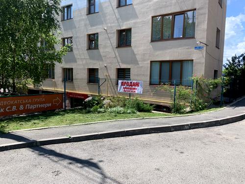 коммерческая по адресу Перемоги, 8/4