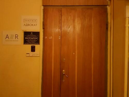 комерційна за адресою Володимирська вул., 18