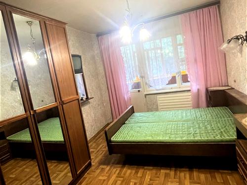 квартира за адресою Космонавтів вул., 24