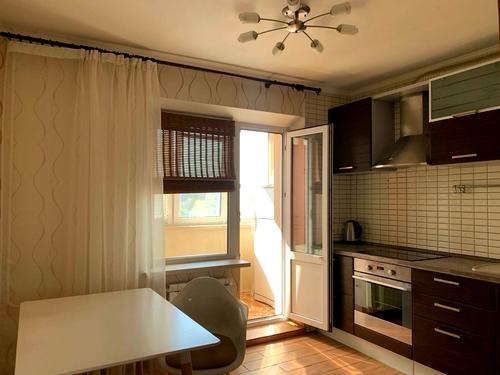 квартира за адресою Автозаводська вул., 81