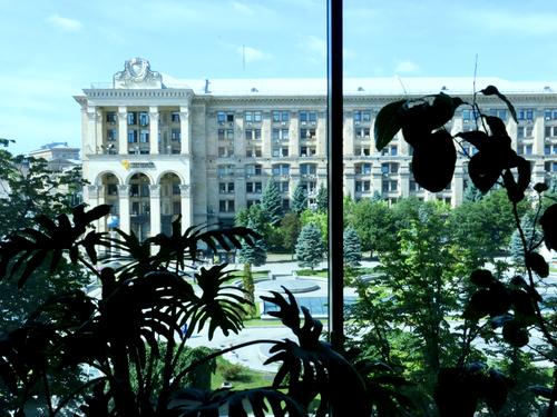 комерційна за адресою майдан Незалежності пл., 2