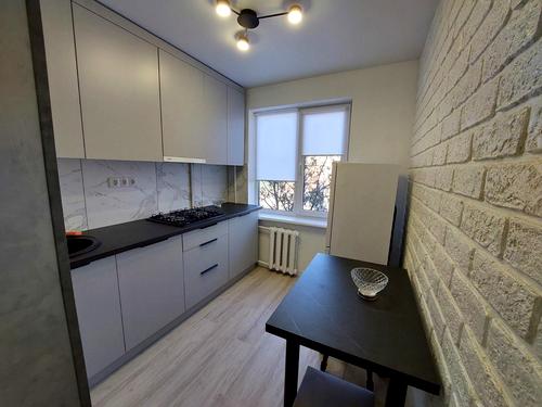 квартира за адресою Тролейбусна вул., 5