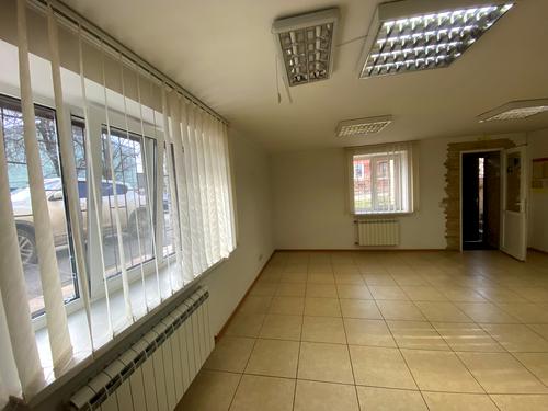 коммерческая по адресу Степана Бандери, 27