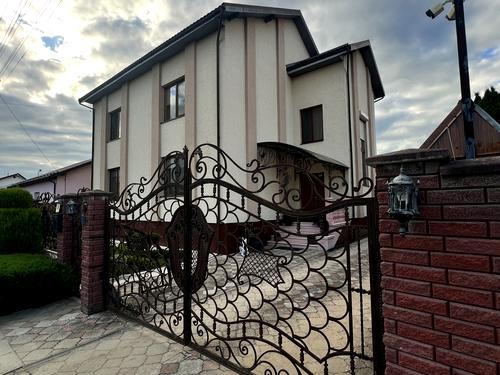 будинок за адресою с. Драгомирчани, нова
