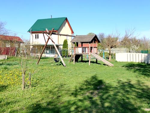 будинок за адресою Дачна