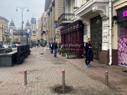 комерційна за адресою Велика Васильківська вул. (Червоноармійська), 21