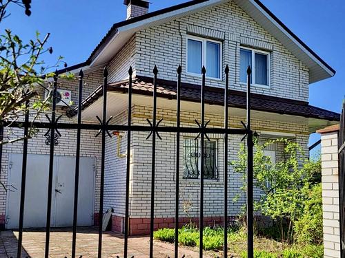 будинок за адресою Приозерна вул.