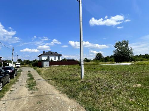 участок по адресу Петра Милославського