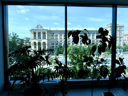 комерційна за адресою майдан Незалежності пл., 2