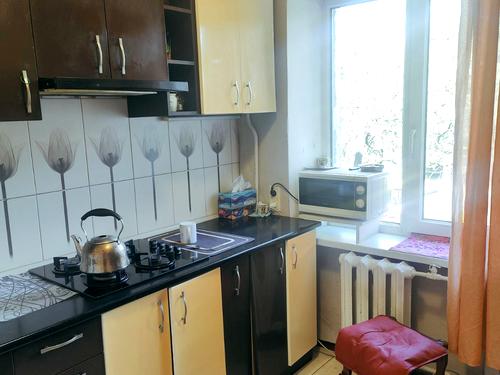 квартира за адресою Космонавтів вул., 27