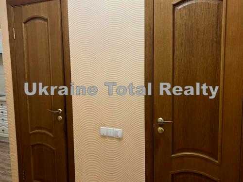 квартира за адресою Анни Ахматової вул., 19