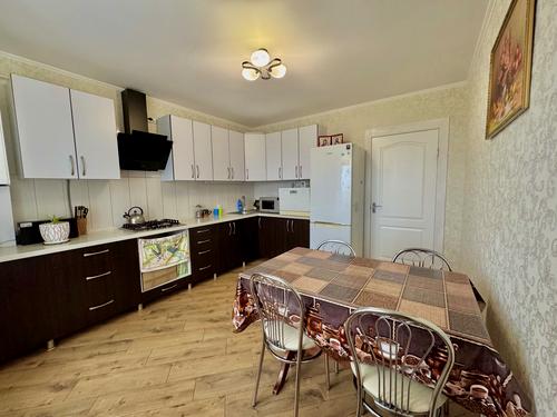 квартира за адресою Курсанта Єськова вул., 26