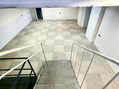 комерційна за адресою Празька вул., 31