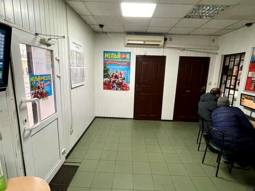 комерційна за адресою Небесної Сотні вул., 8а