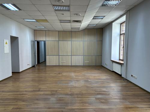 комерційна за адресою Володимира Сосюри вул., 6